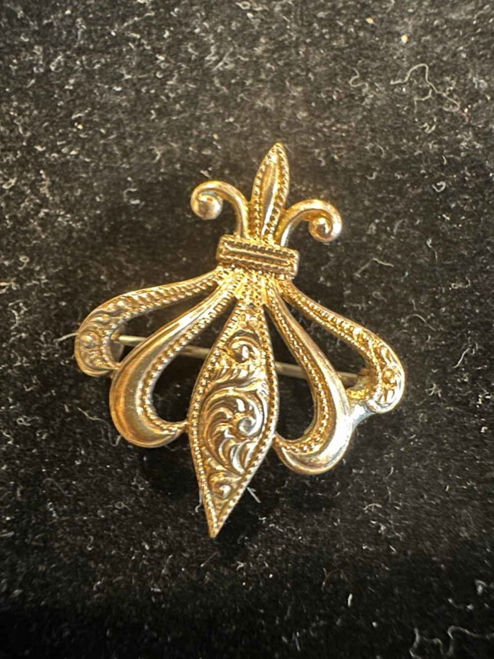 Victorian Fleur‑de‑Lis Crown Brooch • Antique Goldtone • 1885–1905